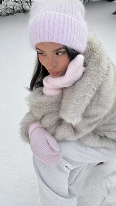 Mob Wife Aesthetic, Girls Fur Coat, Wife Aesthetic, Fur Coat Fashion, Aesthetic 2024, The Mob, Winter Inspo, Mob Wives, Mob Wife