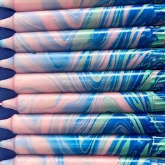 several blue and pink pens lined up next to each other