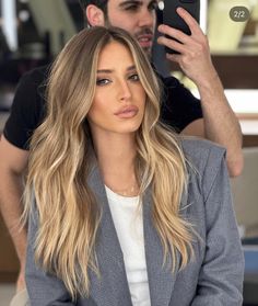 Cool Medium Blonde Hair, Blonde With Lots Of Dimension, Sophia Richie Hair Color, Bronde Balayage Khloe Kardashian, Dirty Blonde To Blonde, Hailey Baldwin Blonde Hair, Crissy Teigen Hair Hairstyles, Blondes Going Brunette, Blonde Hair With Brown Eyebrows