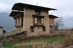 an old, run down building with windows and balconies on the top floor