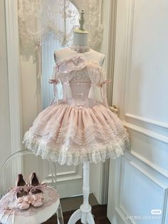 #fashion It Girl Lifestyle, Coquette Lifestyle, Fancy Clothing, White Coquette, Healthy Aesthetic, Dior Aesthetic, Pink And White Dress, Dream Aesthetic, Girl Lifestyle