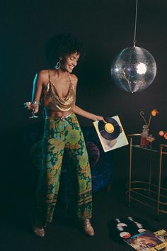 Disco Outfit 70s, Aesthetic Playlist Cover, Studio 54 Fashion, Moda Disco, Studio 54 Outfits, 70s Disco Outfit, Disco Party Outfit, Look Disco, Spotify Playlist Cover