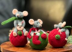 Christmas Needle Felting, Chrismas Crafts, Needle Felted Ornaments, Diy Felt Christmas Ornaments, Felted Christmas, Felted Crochet, Felted Mouse, Needle Felted Christmas