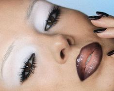 Black Lip Liner Looks, Cool Lip Makeup, Dark Lip Liner And Gloss 90s, Fun Goth Makeup, 2000s Lips, 2000s Trashy Y2k Makeup, Black Liner Lips, Black Lip Liner With Gloss, Black Liner Looks