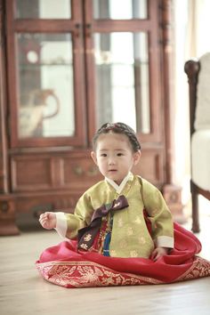 My work, My niece, Korean clothes Birthday Dress, 1 year old girl Material: Silk Style: Korean Traditional Style (1st Birthday, Dol in Korean) Accessories: Silver Headband & Pendant Children Laughing, Cloth Designs, Korea Hanbok, 13 Birthday, Korean Traditional Clothing, Girl Material, Korean Accessories, Korean Clothes, Silk Style