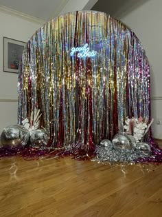 a room decorated with tinsel and balloons