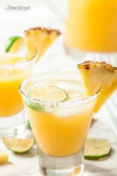 23 Best Mexican Cocktails Everyone Should Try - ZEN AND HONEY Pitcher Margarita Recipe, Easy Margarita Recipe, Roasted Garlic Hummus, Easy Margarita, Chunky Guacamole, Pineapple Margarita