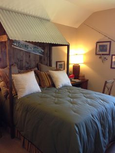 a bedroom with a canopy bed and two lamps on either side of the headboard