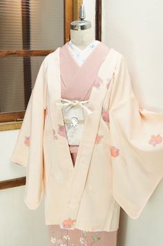 Pink Party Kimono, Origami Cupcake, Traditional Pink Wedding Kimono, Pink Kimono Traditional, Japanese Kimono Fashion, Traditional Pink Silk Kimono, Pink Haori, Traditional Japanese Clothing, Cute Kimonos