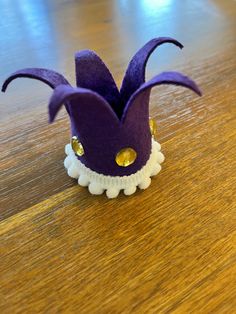 Mini jester hat Mini Jester Hat, Jesters Hat, Jester Costume, Mini Hats, Jester Hat, From Santa, Fantasy Fashion, Santa Maria, Fascinator