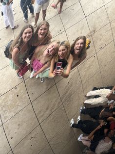 Chicago Spring Break, Chicago Spring Aesthetic, Chicago With Friends, Chicago Bean Pictures, Chicago In Summer, College Pic, The Bean Chicago