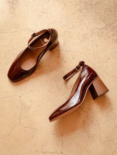 Lucia Ganache - High heel Mary Jane pumps with straps in brown patent leather - Bobbies - Women Pumps With Straps, Bobbies Shoes, Minimalist Wardrobe Essentials, Stuff And Thangs, Mary Jane Pumps, Style Savvy, Ankle Strap Pumps, Mary Jane Heels, Minimalist Wardrobe