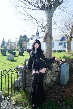 Birthday Outfit Alternative, Alt Witch Outfits, Goth Girly Outfits, Black Goth Fashion, Revenge Dress Outfits, Goth Feminine Outfits, Dark Feminine Outfits Aesthetic, Goth Picnic Outfit, Beginner Goth Outfits