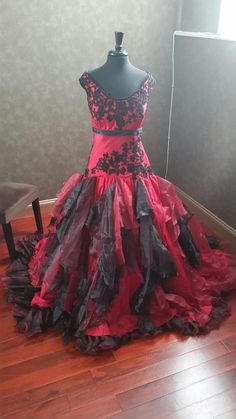 Beautiful Red and Black Wedding Dress, Gothic Wedding Dress, Gothic Bridal Gown, Red Wedding Gown, R Hippies, Red And Black Wedding Dress, Dark Red Wedding Dress, Wedding Dress Gothic, Black Gothic Wedding, Dark Red Wedding, Red Wedding Gowns, Black Wedding Dress Gothic, Red Bridal Dress