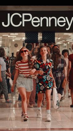 Vintage Movie Theater, Look 80s, Stranger Things Outfit, Stranger Things Max, Stranger Things Poster, رعب نفسي