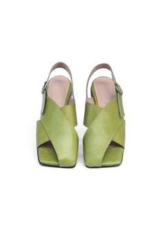 Women's flat crossover sandals in soft green leather. These are your everyday go-to sandals, and a classic crossover cut means they will never go out of style. The buckle slingback strap will keep your feet happy and taken care of and the front detail covers the toe and will treat your feet to just the right amount of summer breeze without showing off too much . The sole is made from sturdy synthetic material that is durable and long lasting and with the 1.5 cm flat heel you'll be comfortable an Short Floral Skirt, Sandals Flat, Square Toe Heels, Leather Sandals Flat, Slingback Sandals, Shoe Size Conversion, Summer Breeze, Slingback Sandal, Handmade Shoes