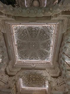 an ornate ceiling in the middle of a building