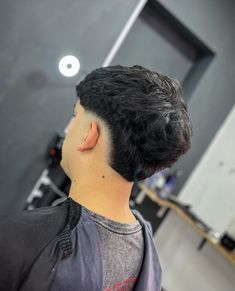 V Back Haircut Men, Low Burst Fade Haircut Mullet, Burst Fade V Cut, Burst Taper Fade, Taper Fade Alto, Low Burst Fade, Burst Fade Mullet, Burst Fade Haircut, Mullet Haircuts