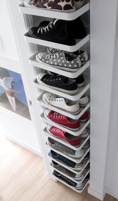 When living in small spaces, using the wall height comes into play when storing a vast shoe collection. I admit that I own probably more than enough shoes. But, it looks like the hubby is winning in the converse department at home. I've always liked the idea of displaying a collection on open shelves, using the same brand of shoes. Especially, when they come in an abundance of colours and patterns like converse does. In a way, they act as an art Bedroom Organization Tips, Small Closet Storage, Organize Home, Organization Hacks Bedroom, Small Bedroom Organization, Diy Room Decor For Teens, Bathroom Decor Ideas Themes, Bedroom Organization, Organization Diy