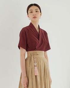 ▶Modern Hanbok Blouse - Sijag Blouse Wine 시작 블라우스 와인       This blouse is the most basic type of summer short-sleeved blouse.    It goes well with any skirt, so you can wear it comfortably in summer.    This design is our best-selling product and continues to be sold the most throughout the year.    In Korea, this design is steadily being sold as uniforms for public offices as well as for the general public.    As such, it is the easiest and most satisfying product for the price, so it is recomm Casual Kimono Modern, Modern Haori Outfit, Hanbok Inspired Outfit, Modernized Hanbok, Modest Japanese Outfits, Modern Korean Fashion, Womens Outfit, Asian Inspired Outfits, Modern Clothing