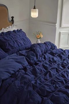 klein blue bedding set for guys boy girl dorm bedroom Dark Blue Duvet Cover, Dark Blue Bed Sheets, Two Duvets One Bed Style, Dark Blue Aesthetic Bedroom, Navy Blue Bed Sheets, Blue Sheets Bedroom, Royal Dark Academia, Brown And Blue Bedroom, Dark Blue Comforter