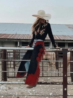 This Exquisite Leather & Suede Chaps Features a Striking Fringes & Non Fringes Style emblem, making it a perfect accessory for western wear, Cowgirl wear Equestrian ensembles. Crafted entirely by hand Made, this unique piece combines durability with style, ensuring it stands out at any occasion. Embrace your individuality with this versatile and eye-catching hat that seamlessly blends classic elegance with a rebellious Chap Chap Has Difference Sizes of Waist ,Inseam and Thigh if the Customer wan Western Outfits Women Turquoise, Western Saloon Outfits Women, Authentic Cowgirl Outfit, Western Female Outfits, Feminine Cowgirl Outfits, Women’s Rodeo Outfit Ideas, Cowgirl Formal Outfits, Chaps Outfit Women, Rodeo Theme Party Outfit