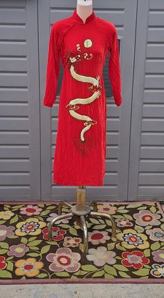 Vintage 60's 70's Cheongsam tunic dress. Looks to be handmade.  Red velvet (non stretch)  beautiful sequin dragon and beaded on front.  Long slits up the side that come up to the waist area.  Vintage silver snap buttons across the shoulder and neck as shown.  sweet and rare find!  No labels inside .  Measures like an XS Petite.  Measurements are taken with item laying flat so widths across must be doubled  Length = 41  in sleeves = 24  in  --- measured from the base of collar Across under arms = Hip Openers, Cheongsam, Dress Clothes For Women, Tunic Dress, Vintage Silver, Red Velvet, Sequin, Dress Outfits, Velvet