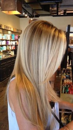 Hair inspo 2024, dark blonde, light brown, honey blonde, long hair, dark roots, higlights, balayage, old money hair, trandy hair summer 2024, that girl, cleangirl Hair Blonde Highlights Lowlights, Balayage Straight Hair, Medium Hairstyle, Summer Blonde Hair, Fotos Ideas, Straight Blonde Hair, Blonde Hair Looks, Blonde Hair With Highlights