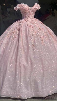 Ball Gowns Plus Size, Beautiful Jewish Women, Debut Gowns, Xv Dresses, Prom Dress Ball Gown, Debut Dresses, Pink Sweet 16