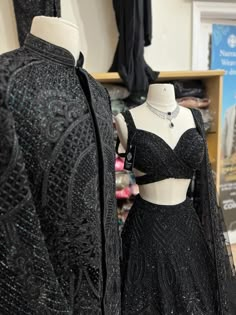 Black Net Lehanga Design, Black Lehenga For Bride, Black Indian Wedding Outfit, Black Lehenga Designs Latest, Black Lehenga Bridal, Black Lehanga Outfit, Black Lehngas, Strap Blouse Lehenga, Netted Lehenga Designs