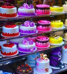 there are many different cakes on the shelves