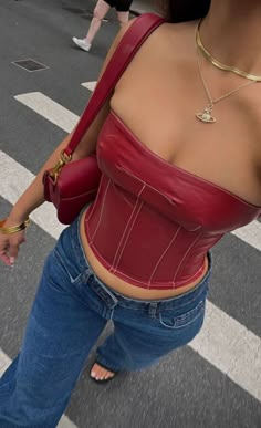 @liviagirhao1 Top And Jeans, Mia 3, Looks Street Style, Baggy Pants, Fashion Streetwear, Cute Simple Outfits, Lookbook Outfits, Looks Vintage