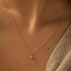 Gold Jewellery Minimalist, Simple Nickles, Dainty Necklaces Gold, Dainty Gold Necklace Pendant, Cute Necklaces Gold, Timeless Gold Necklace, Aesthetic Chains Necklace, Timeless Jewelry Pieces, One Diamond Necklace