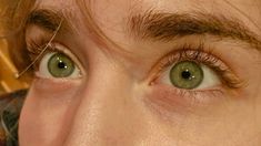 natural green eyes with long lashes Brown Hair Green Eyes Face Claim, Light Green Hazel Eyes, Dull Green Eyes, Striking Green Eyes, Eyebrows Aesthetic Natural, Green Eyes With Gold Flecks, Green Eyes In The Sun, Eye Colors Aesthetic, Light Eyes Aesthetic