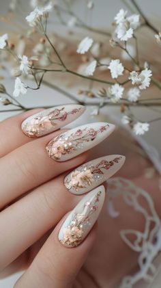 Gold Rose Nails Design, Wedding Ideas Nails, White Rose Nail Design, Princess Wedding Nails, Rose Gold Bridal Nails, Elegant Wedding Nails For Bride Short, Gold Filigree Nails, Wedding Nails Leaves, Rust Wedding Nails