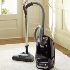 a vacuum is sitting on the floor next to a rug