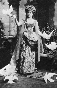 The Real-Life Socialite Rivalry That Likely Inspired ‘The Gilded Age’ | Vogue Victorian Fancy Dress, Vanderbilt Mansions, Fancy Dress Ball, Marble House, Isabelle Adjani