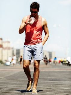 summer style Simple Summer Style, Summer Shorts Outfits, Men With Street Style, Light Blue Shorts, Polka Dot Shorts, Summer Trends, Men Looks