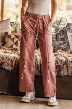 Pink Cargo pants with strings falling from the knees Mauve Pants Outfit, Hike Fits, Bohemian Fits, Cargo Pants 2023, Cargo Pants Girls, Anthropologie Lookbook, Mauve Pants, Girls Cargo Pants, Diy Clothes Patterns