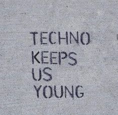 graffiti written on the side of a building that says, techo keeps us young