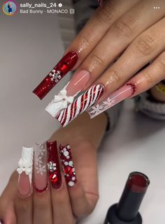 Christmas Stilleto Nail, Red And Green Nails Acrylic, Christmas Nails Long Coffin, Red Christmas Nails Glitter, Cute Red Christmas Nails, Christmas Nails With Gems, Christmas Nails 2024, Extra Christmas Nails