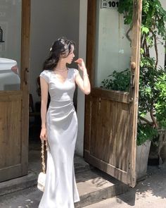 Modest Dresses For Graduation, Long Dress Korean Style Formal, Long Dress Korean Style, Studio 54 Outfits, Ulzzang Dress, Long Dress Korean, Model Dress Kebaya, Modest Girly Outfits, Chinese Fancy Dress