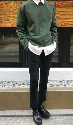 Sweatshirt Outfit Men Formal, Sweatshirt With Collared Shirt Outfit Men, Crewneck With Collared Shirt Outfit Men, Male Professional Outfits, College Student Outfits Men, Cute Nerdy Outfits Guys, Law Student Aesthetic Outfit Men, College Male Outfits, Sweater With Collared Shirt Mens