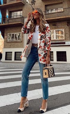 Ami Outfits, Rachel Green Outfits, Outfits Primavera, Plaid Jacket Women, E Girl Outfits, Shawl Collar Blazer, Floral Print Blazer, Blazer Casual, Mom Jeans Outfit