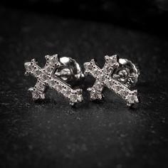 925 Sterling Silver Small Iced Cz Men Cross Stud Screw Back Earrings Material: White Gold Plated 925 Sterling Silver Size: 10mm In Length Post: Screw On Back Unisex Mens Silver Earrings, Boondocks Drawings, Sliver Earrings, Dope Jewelry Accessories, Glass Jewelry Box, Cross Earrings Studs, Stud Earrings For Men, Punk Jewelry, Couple Dancing