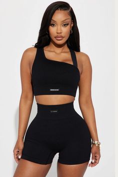 Edgy Work Outfits, Seamless Bra Top, Black Bra Top, Simply Fashion, Hot Dresses Tight, Cute Gym Outfits, Workout Tops For Women, Cute Lazy Outfits, Lazy Outfits