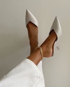 White Bridal Shoes, Mode Shoes, Heels Classy, Classy Aesthetic, White Bridal, White Shoes, Bridal Shoes