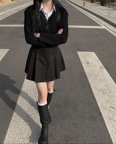 Korean Black Skirt Outfit, Gray Skirt Outfit Korean, Black Harajuku Style Winter Skirt, Acubi Skirt Fits, Acubi Fashion Black Skirt, School Uniform Fashion, Uniform Fashion, Korean Outfits