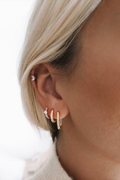 Chic Ear Piercings, 3 Hole Earring Ideas, 3 Lobe Piercings Ideas, 3 Lobe Piercings, Double Lobe Piercing, Piercings Gold, Double Piercing Earrings, Three Ear Piercings, Earrings Piercings