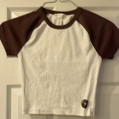 Tilly’s Crop Top. Brown Sleeves White Base. New With Tags. Solid Tops For Women, White Full Sleeve Top, Eminem Daughter, Light Brown Crop Top, Cute Short Sleeve Tops, Capsule Fashion, Full Sleeve Top, Christmas Products, Brown Crop Top